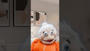 סבתא שומרת עליי