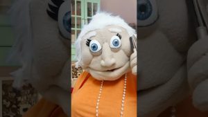 סבתא!! תביני את הרמז!! 🤣